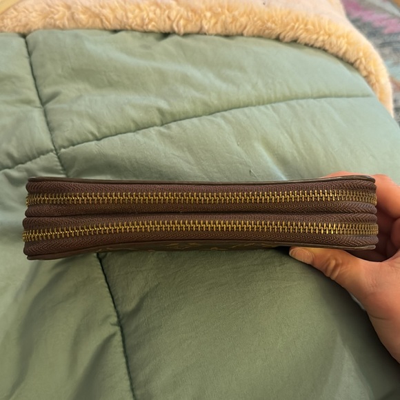 Louis Vuitton Clutch - Picture 2 of 4